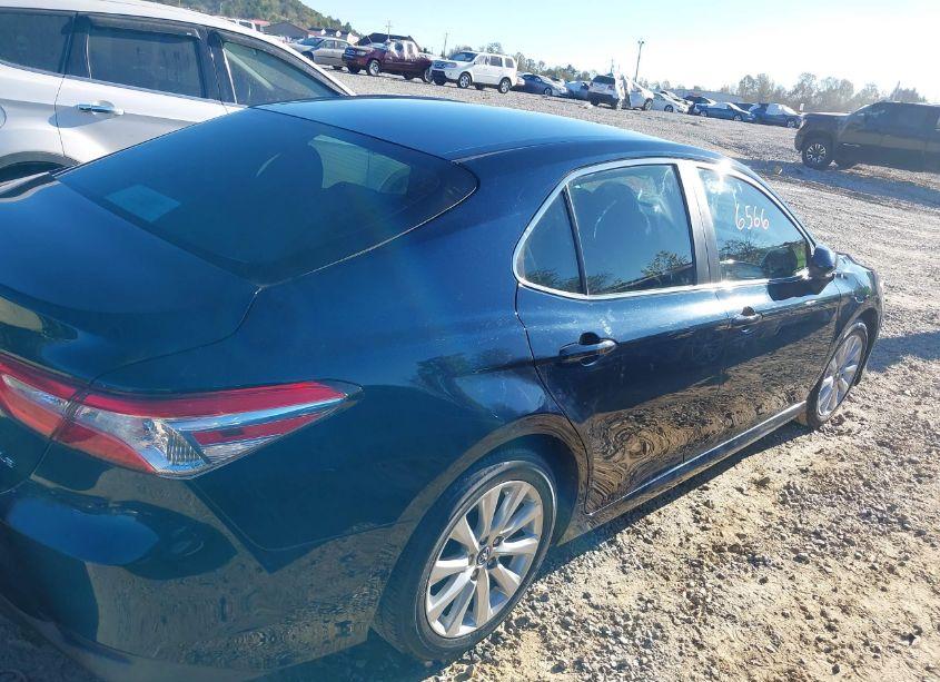 Photo 4 of 2018 Toyota Camry LE (VIN 4T1B11HK9JU599259)