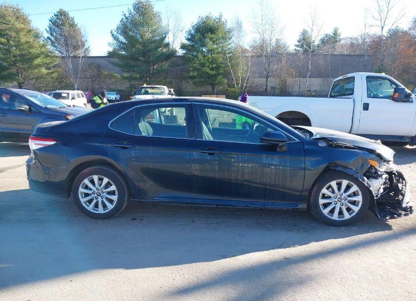 Photo 14 of 2018 Toyota Camry LE (VIN 4T1B11HK9JU603536)