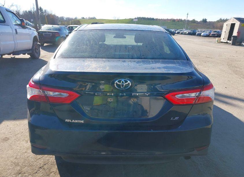 Photo 17 of 2018 Toyota Camry LE (VIN 4T1B11HK9JU603536)