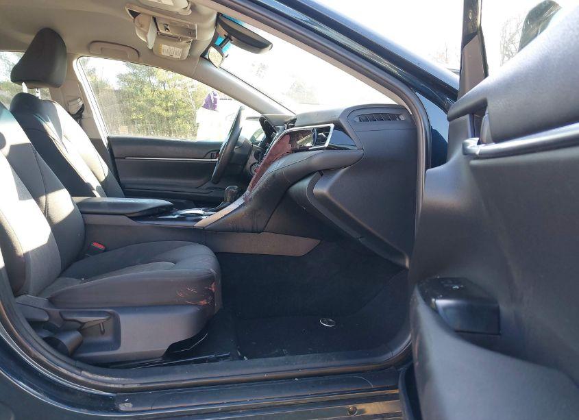 Photo 5 of 2018 Toyota Camry LE (VIN 4T1B11HK9JU603536)