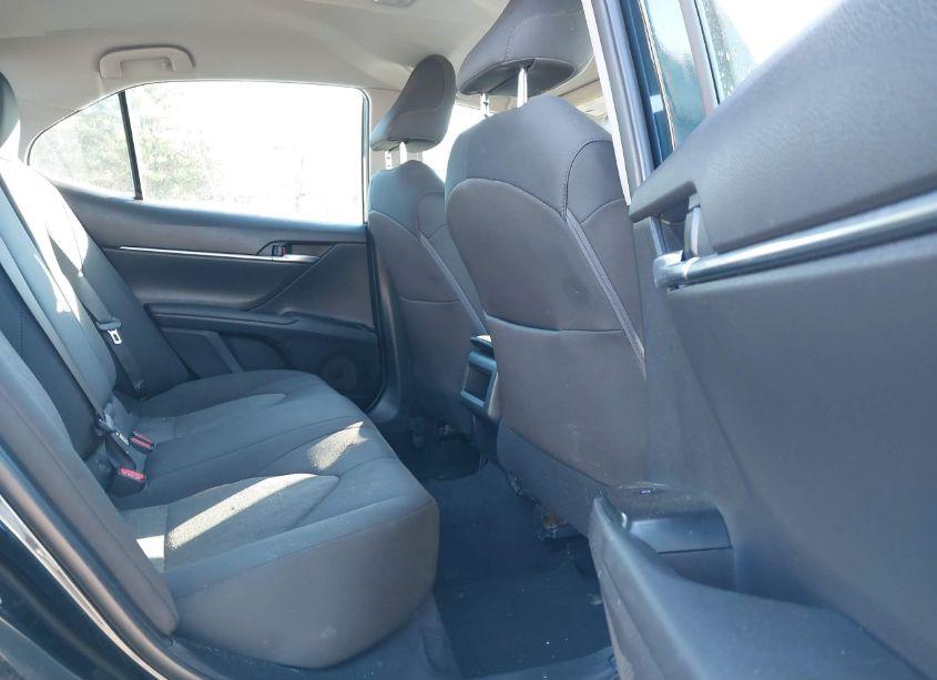 Photo 8 of 2018 Toyota Camry LE (VIN 4T1B11HK9JU603536)