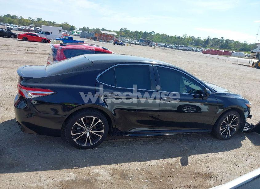 Photo 13 of 2018 Toyota Camry SE (VIN 4T1B11HK9JU606226)