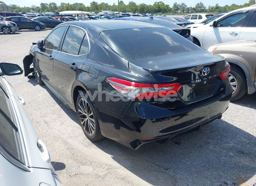 Photo 3 of 2018 Toyota Camry SE (VIN 4T1B11HK9JU606226)