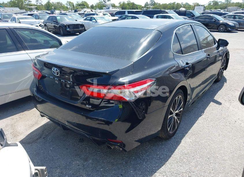 Photo 4 of 2018 Toyota Camry SE (VIN 4T1B11HK9JU606226)