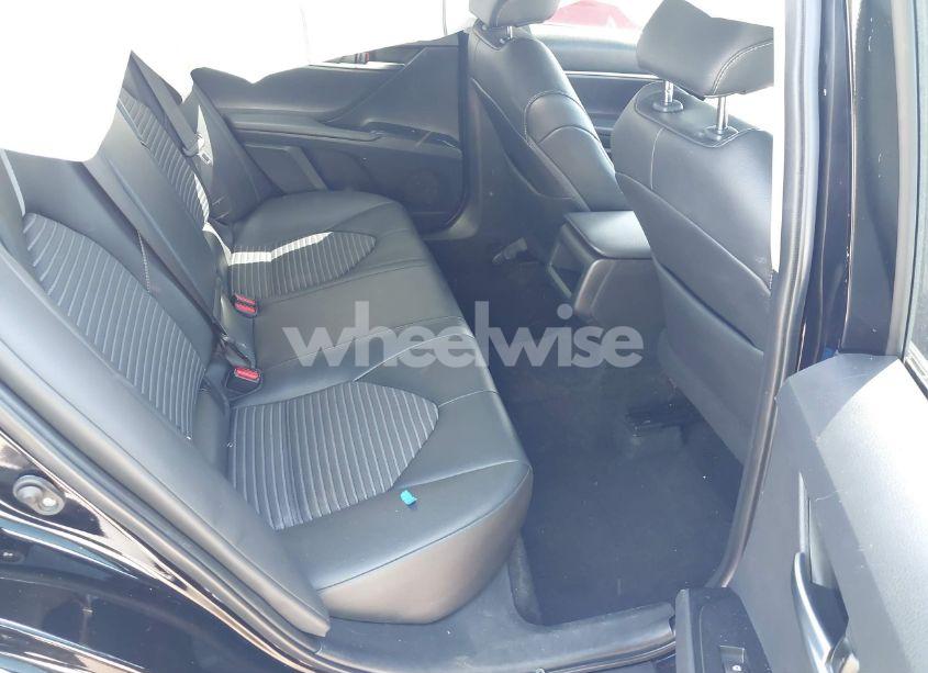 Photo 8 of 2018 Toyota Camry SE (VIN 4T1B11HK9JU606226)