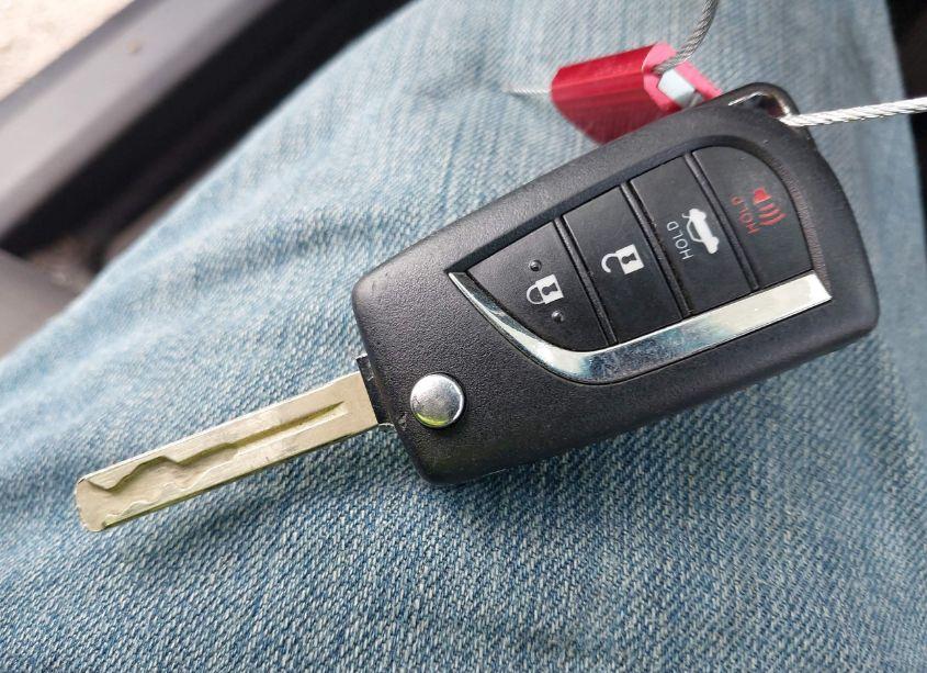 Photo 11 of 2018 Toyota Camry LE (VIN 4T1B11HK9JU607523)