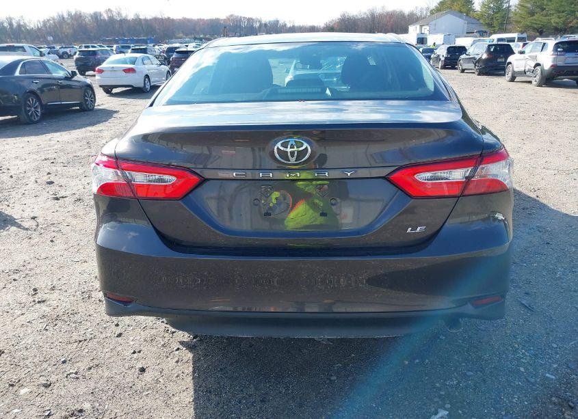 Photo 16 of 2018 Toyota Camry LE (VIN 4T1B11HK9JU607523)