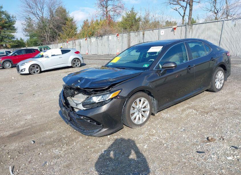 Photo 2 of 2018 Toyota Camry LE (VIN 4T1B11HK9JU607523)