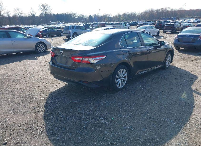 Photo 4 of 2018 Toyota Camry LE (VIN 4T1B11HK9JU607523)