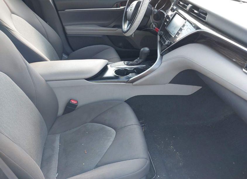 Photo 5 of 2018 Toyota Camry LE (VIN 4T1B11HK9JU607523)