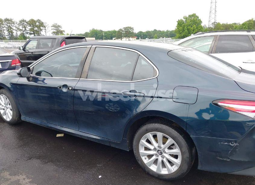 Photo 14 of 2018 Toyota Camry LE (VIN 4T1B11HK9JU614682)