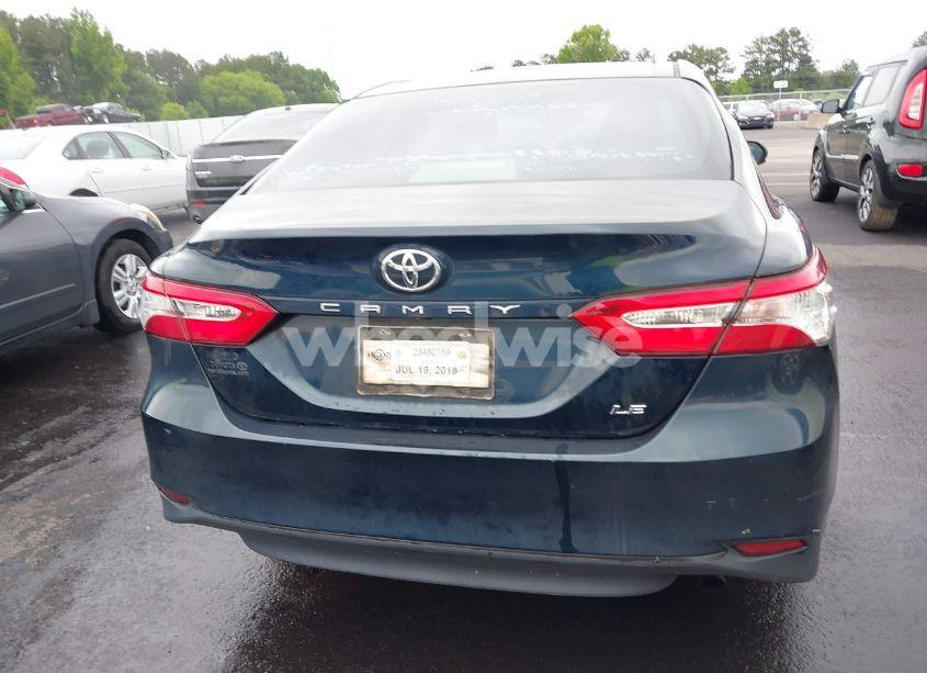 Photo 16 of 2018 Toyota Camry LE (VIN 4T1B11HK9JU614682)