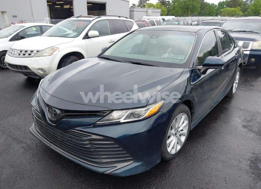 Photo 2 of 2018 Toyota Camry LE (VIN 4T1B11HK9JU614682)