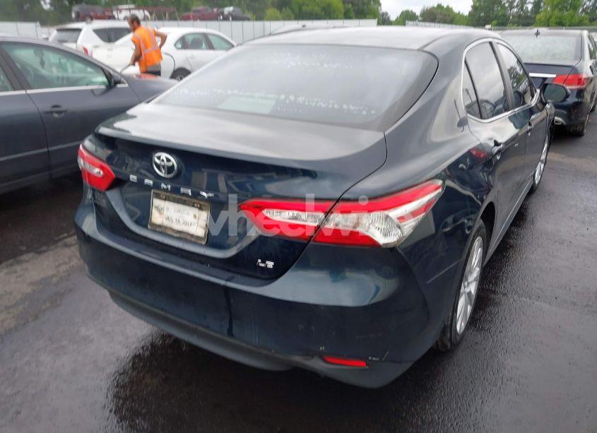 Photo 4 of 2018 Toyota Camry LE (VIN 4T1B11HK9JU614682)