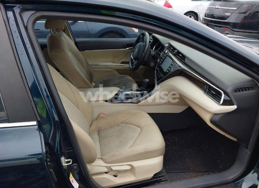 Photo 5 of 2018 Toyota Camry LE (VIN 4T1B11HK9JU614682)