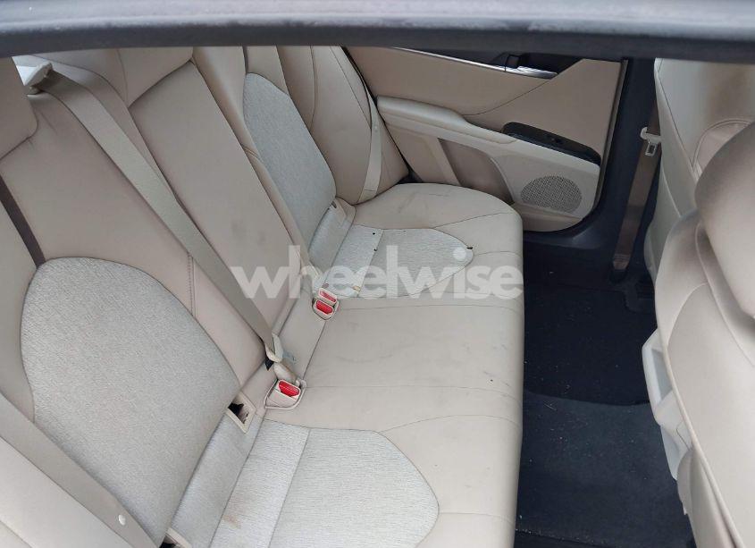 Photo 8 of 2018 Toyota Camry LE (VIN 4T1B11HK9JU614682)