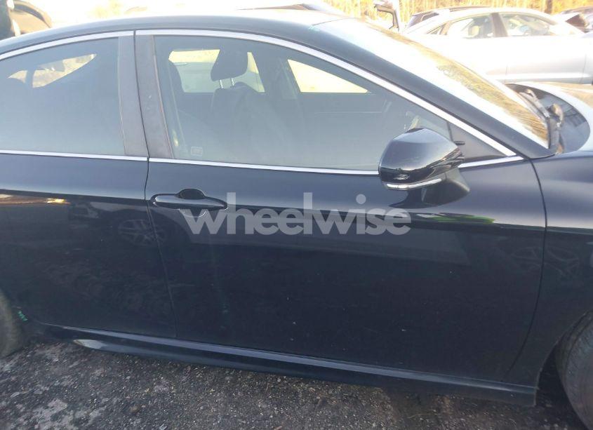 Photo 14 of 2018 Toyota Camry SE (VIN 4T1B11HK9JU626220)