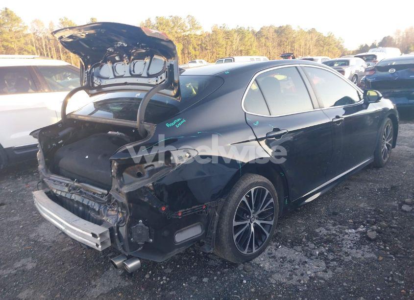 Photo 4 of 2018 Toyota Camry SE (VIN 4T1B11HK9JU626220)