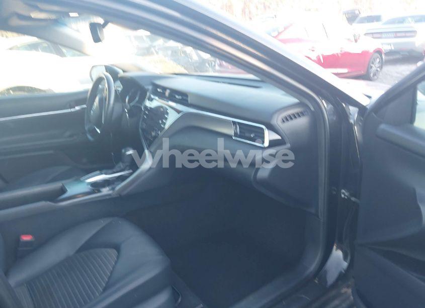 Photo 5 of 2018 Toyota Camry SE (VIN 4T1B11HK9JU626220)