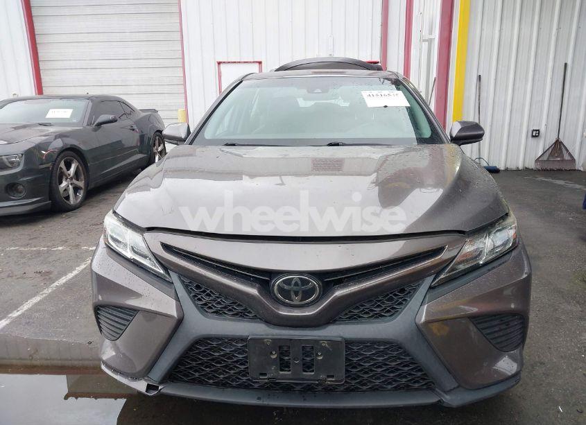 Photo 12 of 2018 Toyota Camry SE (VIN 4T1B11HK9JU643308)