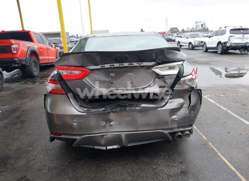 Photo 16 of 2018 Toyota Camry SE (VIN 4T1B11HK9JU643308)