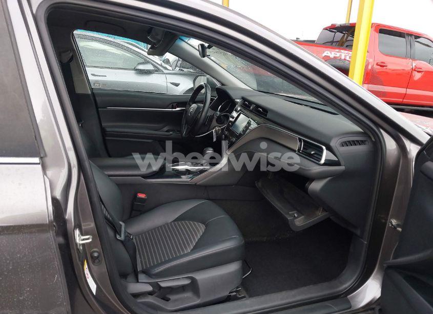 Photo 5 of 2018 Toyota Camry SE (VIN 4T1B11HK9JU643308)