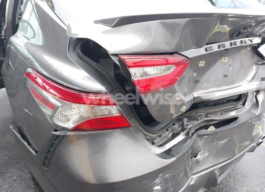 Photo 6 of 2018 Toyota Camry SE (VIN 4T1B11HK9JU643308)