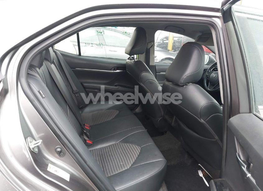 Photo 8 of 2018 Toyota Camry SE (VIN 4T1B11HK9JU643308)