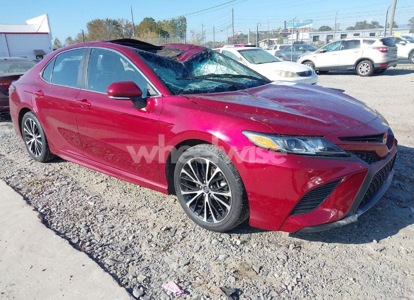 2018 Toyota Camry SE (VIN 4T1B11HK9JU655362) main photo