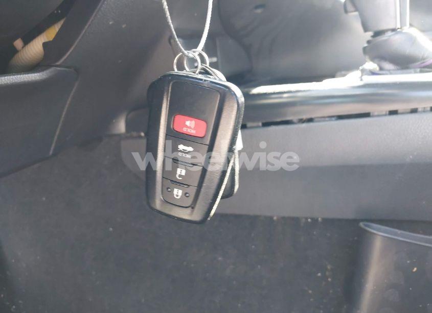 Photo 11 of 2018 Toyota Camry SE (VIN 4T1B11HK9JU655362)