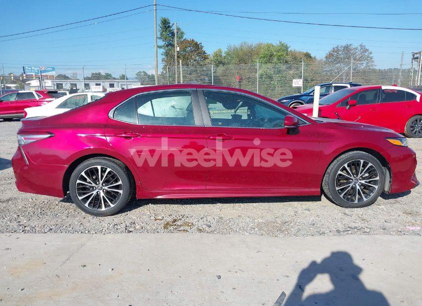 Photo 13 of 2018 Toyota Camry SE (VIN 4T1B11HK9JU655362)