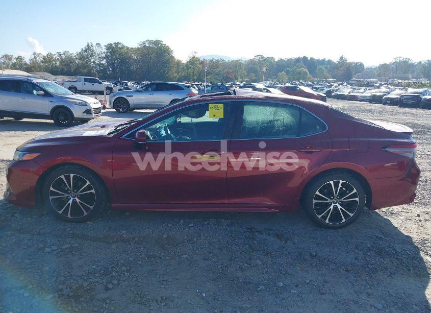 Photo 14 of 2018 Toyota Camry SE (VIN 4T1B11HK9JU655362)