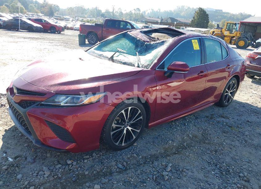 Photo 2 of 2018 Toyota Camry SE (VIN 4T1B11HK9JU655362)