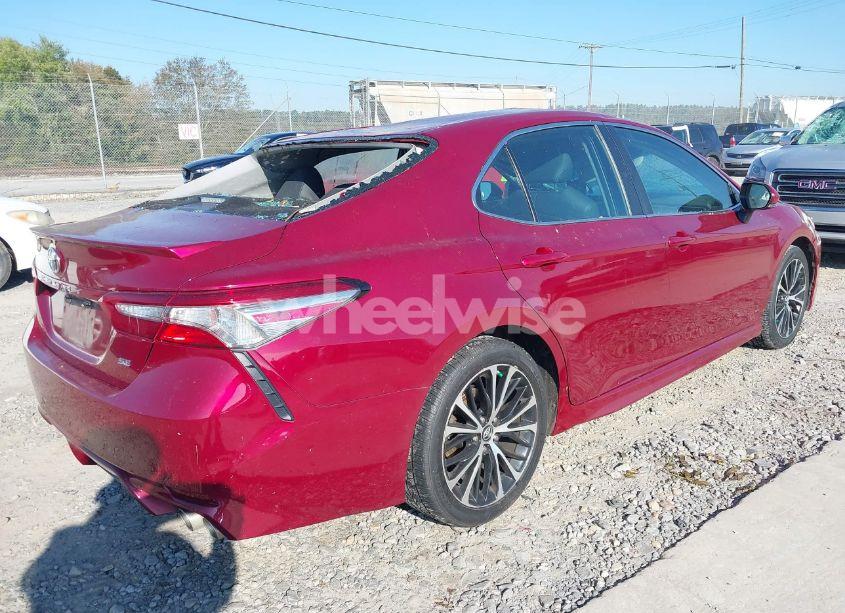 Photo 4 of 2018 Toyota Camry SE (VIN 4T1B11HK9JU655362)
