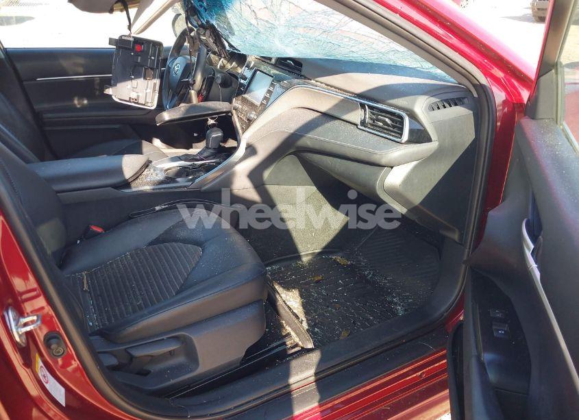 Photo 5 of 2018 Toyota Camry SE (VIN 4T1B11HK9JU655362)