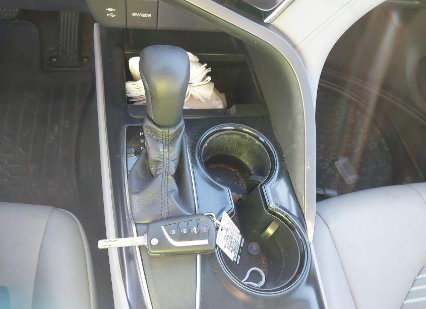 Photo 11 of 2018 Toyota Camry SE (VIN 4T1B11HK9JU656074)