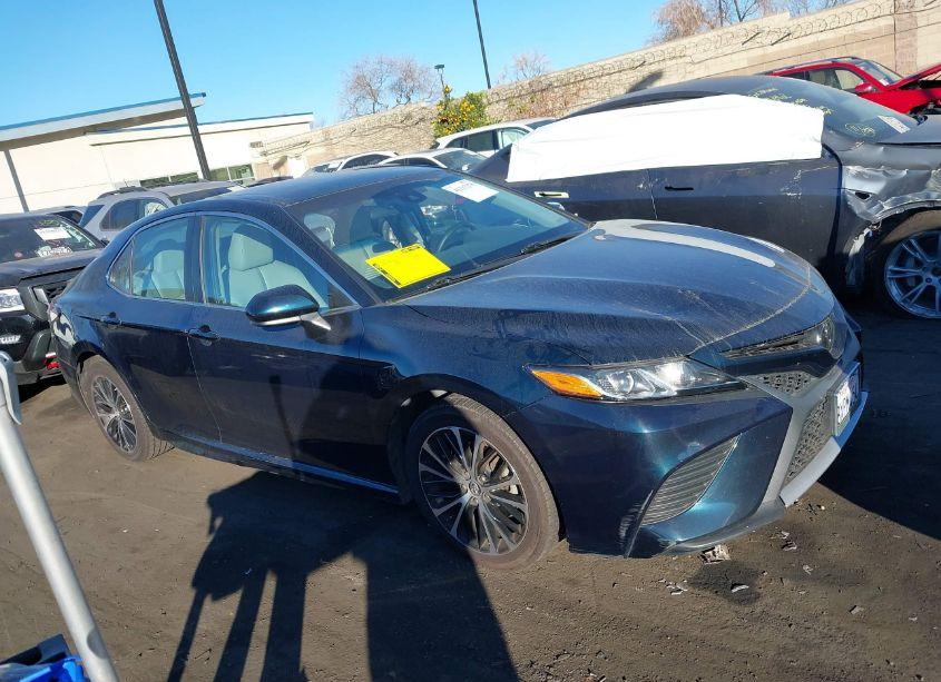 Photo 14 of 2018 Toyota Camry SE (VIN 4T1B11HK9JU656074)