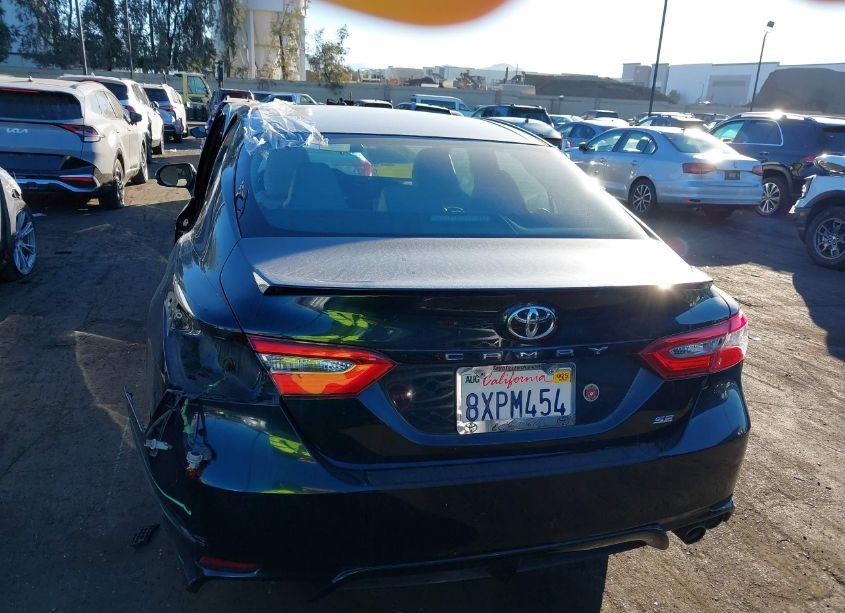 Photo 17 of 2018 Toyota Camry SE (VIN 4T1B11HK9JU656074)