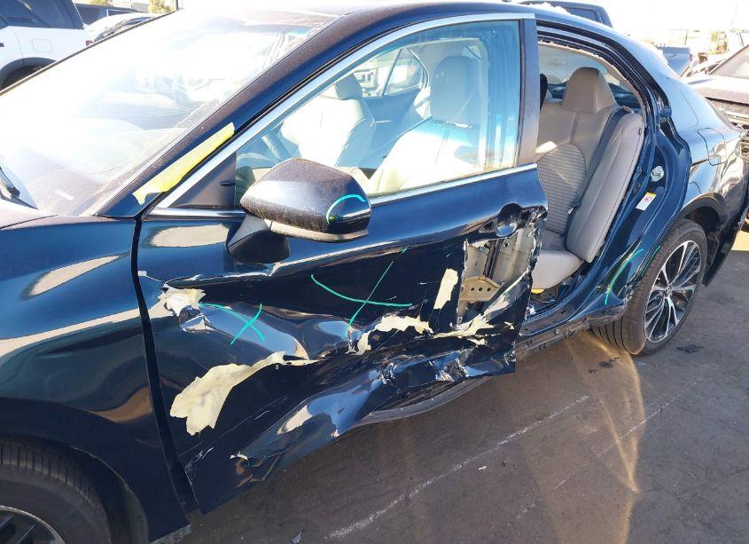 Photo 18 of 2018 Toyota Camry SE (VIN 4T1B11HK9JU656074)