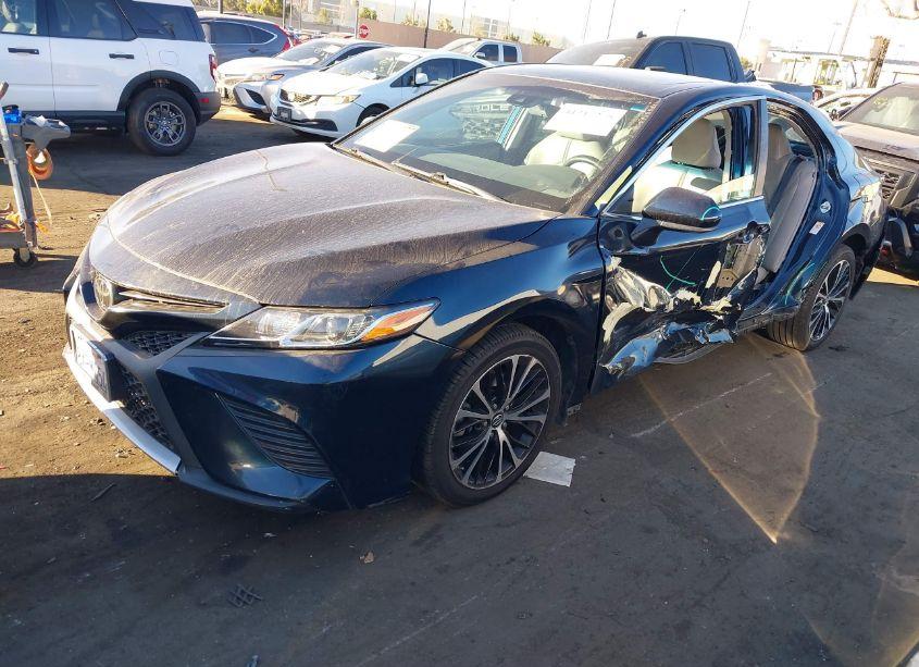 Photo 2 of 2018 Toyota Camry SE (VIN 4T1B11HK9JU656074)