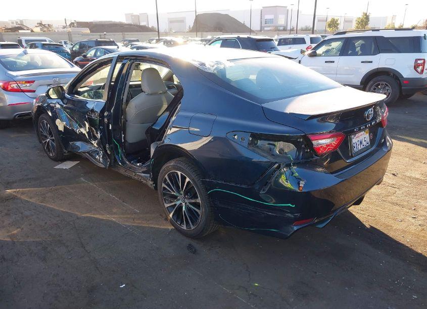 Photo 3 of 2018 Toyota Camry SE (VIN 4T1B11HK9JU656074)