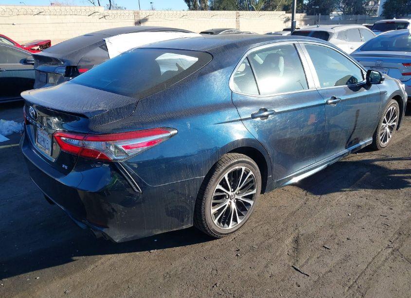 Photo 4 of 2018 Toyota Camry SE (VIN 4T1B11HK9JU656074)