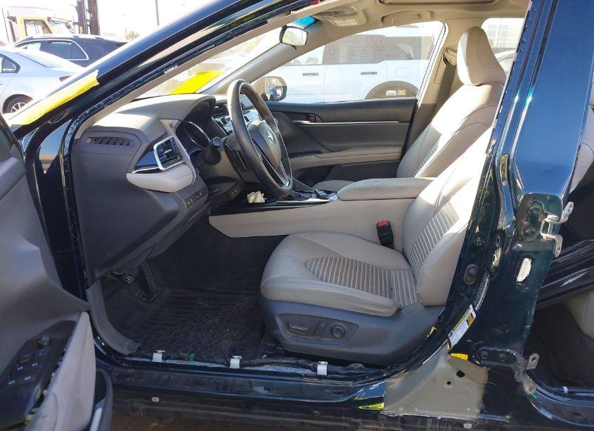 Photo 5 of 2018 Toyota Camry SE (VIN 4T1B11HK9JU656074)