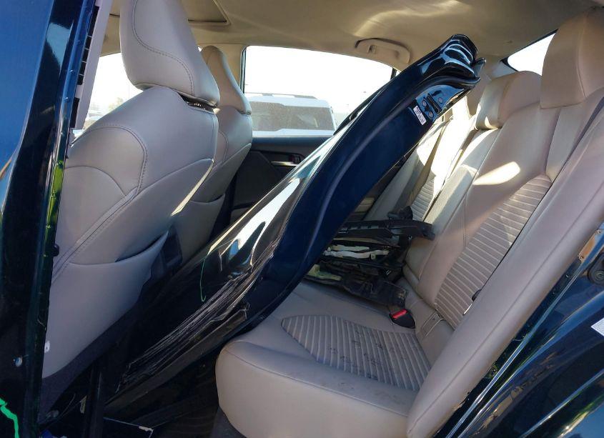 Photo 8 of 2018 Toyota Camry SE (VIN 4T1B11HK9JU656074)