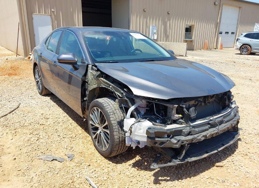 2018 Toyota Camry SE (VIN 4T1B11HK9JU665289) main photo