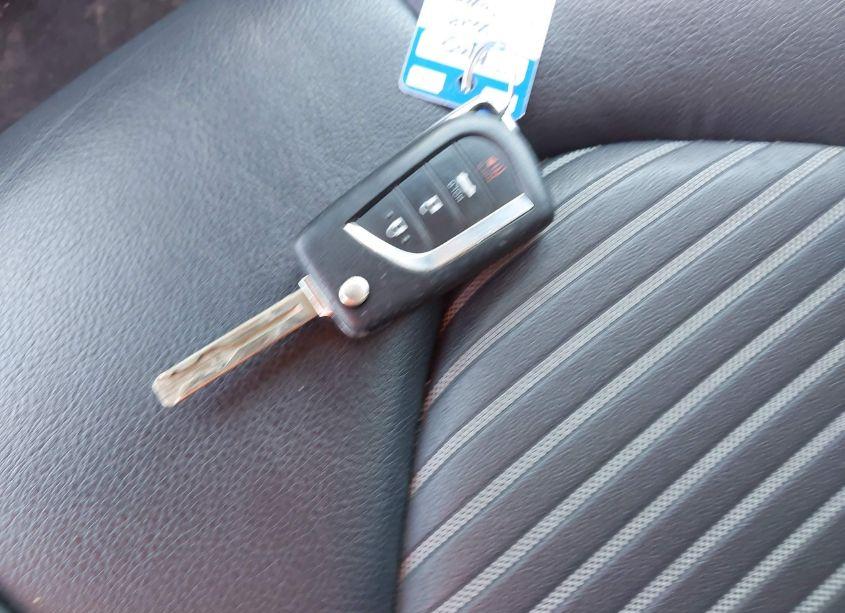 Photo 11 of 2018 Toyota Camry SE (VIN 4T1B11HK9JU665289)