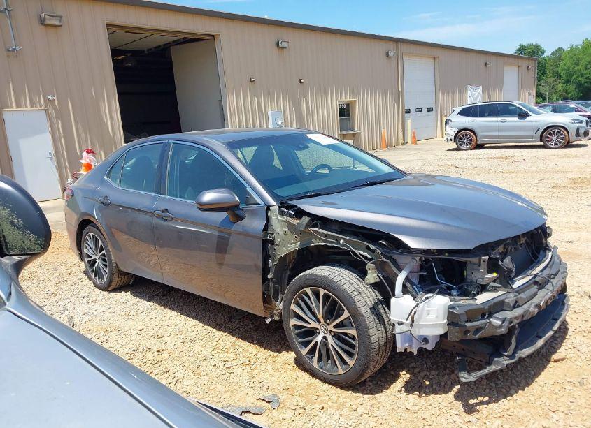 Photo 13 of 2018 Toyota Camry SE (VIN 4T1B11HK9JU665289)