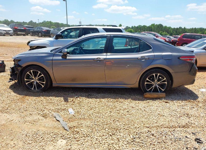 Photo 14 of 2018 Toyota Camry SE (VIN 4T1B11HK9JU665289)