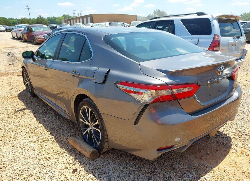 Photo 3 of 2018 Toyota Camry SE (VIN 4T1B11HK9JU665289)