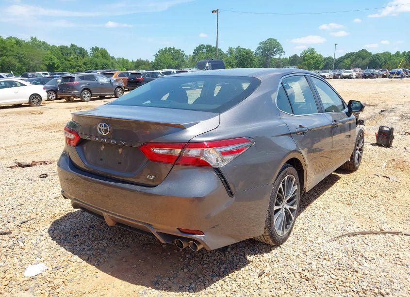 Photo 4 of 2018 Toyota Camry SE (VIN 4T1B11HK9JU665289)